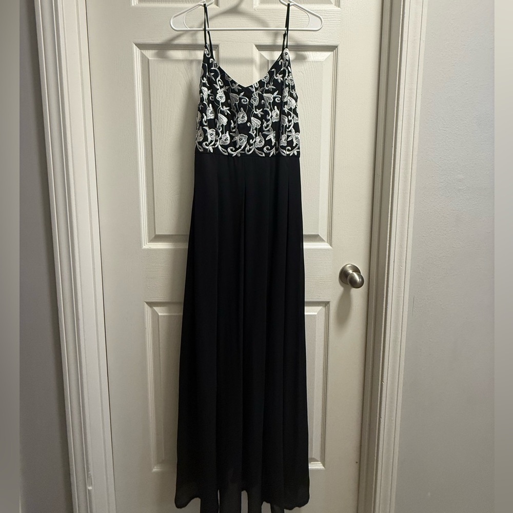 Spense -  Black & White Embroidered Maxi Dress – Size 8